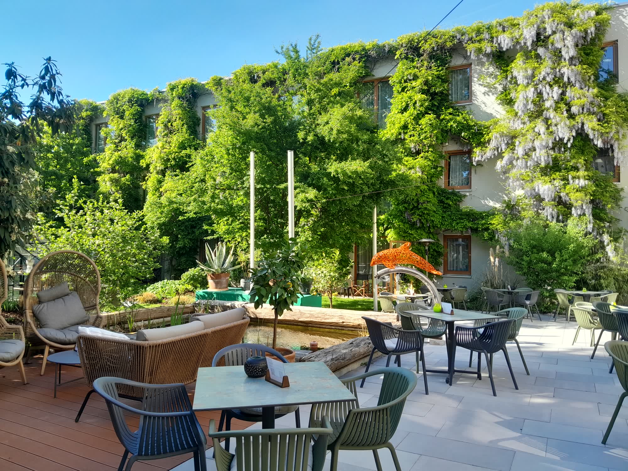 Der Hofgarten des Green Spirit Hotels